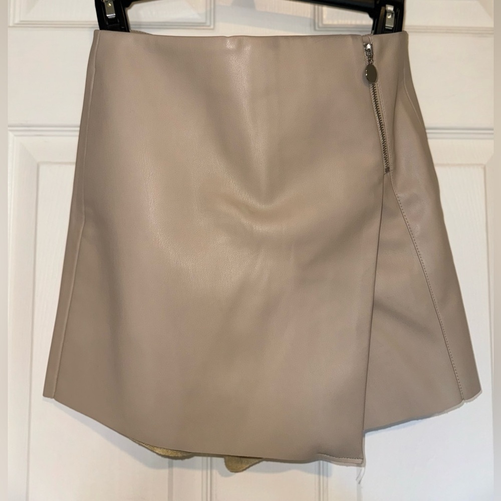 Zara faux leather Skort in beige NWT